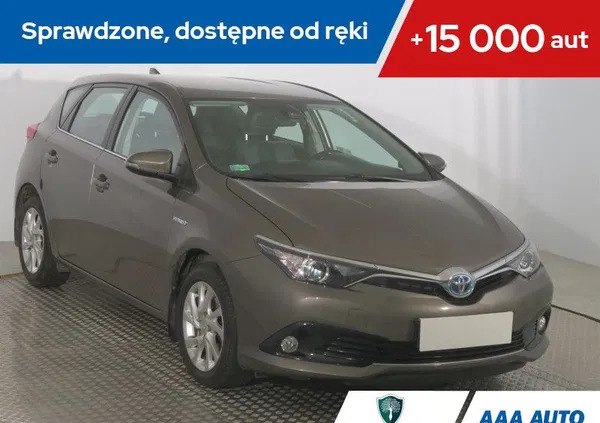 małopolskie Toyota Auris cena 72000 przebieg: 71143, rok produkcji 2017 z Łobżenica